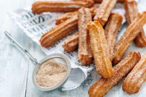 Krokante churros uit de oven (low FODMAP, glutenvrij, vegan)
